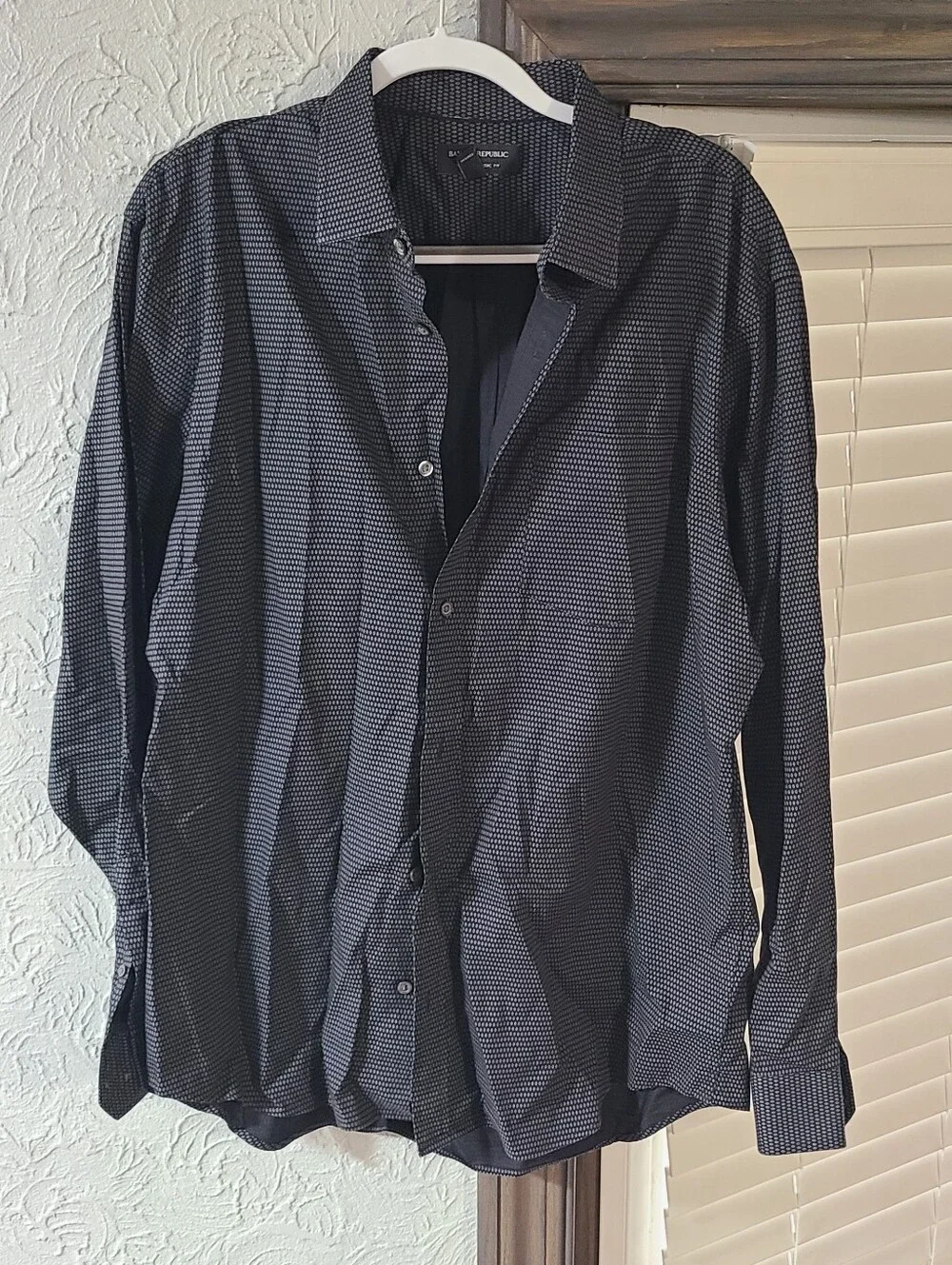 Banana Republic men's long sleeve Micro Pattern button-up shirt